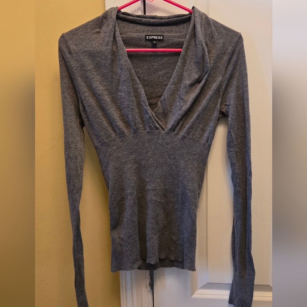Express Beautiful Women's Gray V-Neck Cross Front Long Sleeve Sweater